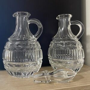 Vintage Pressed Glass Oil and Vinegar Cruet with 1 Stopper